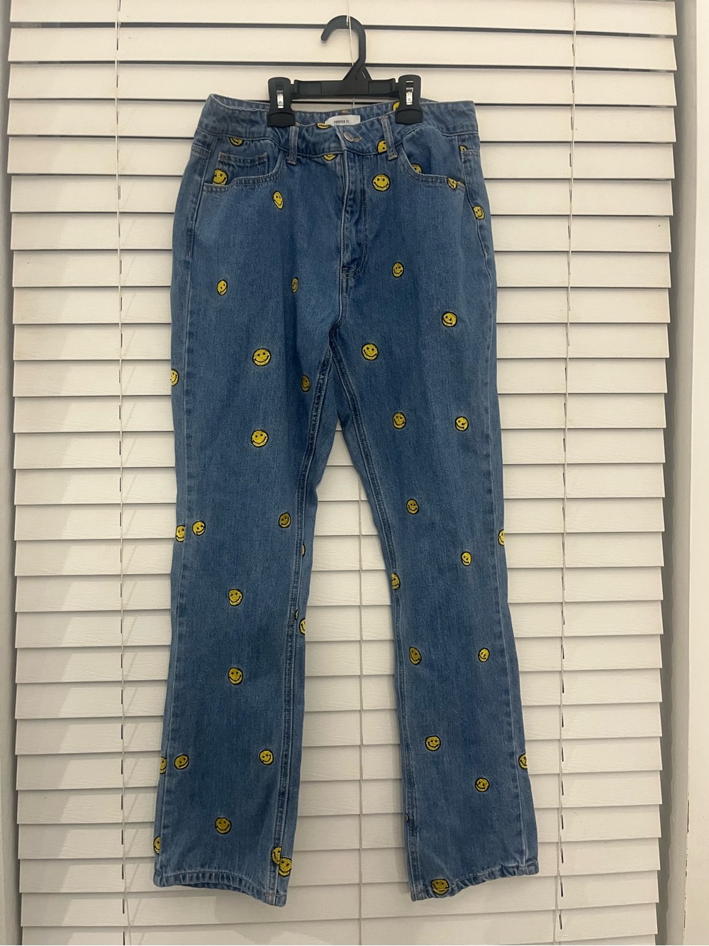 Forever 21 Embroidered Smiley Face Straight Leg Jeans Size 29
